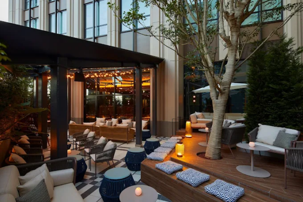 Tokyo hotel outdoor lobby